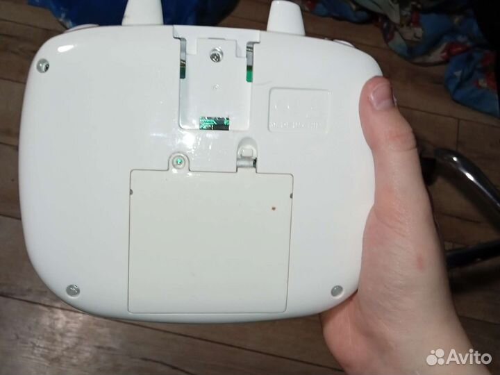 Дрон красный