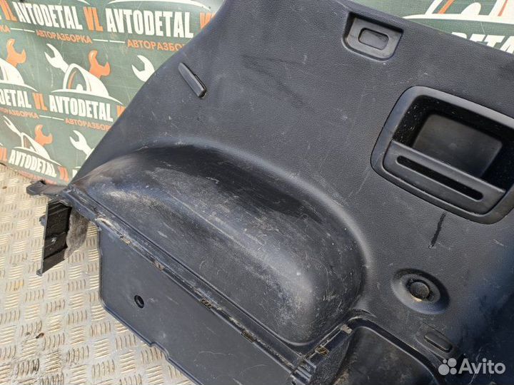 Обшивка багажника правая Kia Carens минивэн G4KA