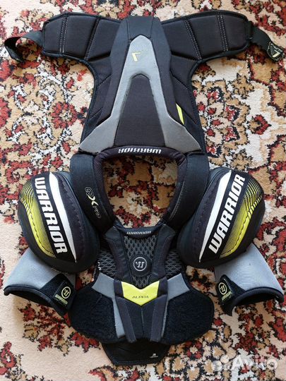 Нагрудник хоккейный