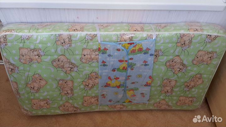 Детская кроватка с матрасом и бортиками