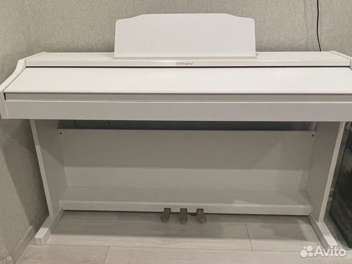 Цифровое пианино Roland RP-501R-WH
