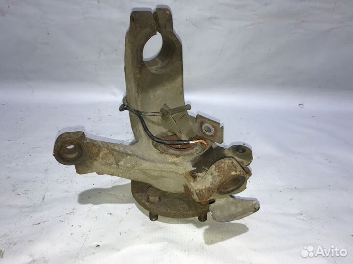 Поворотный кулак передний левый Ford Focus 2 sida