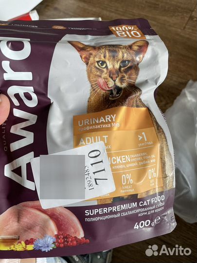 Товары для кошек(корма, наполнитель и расческа )