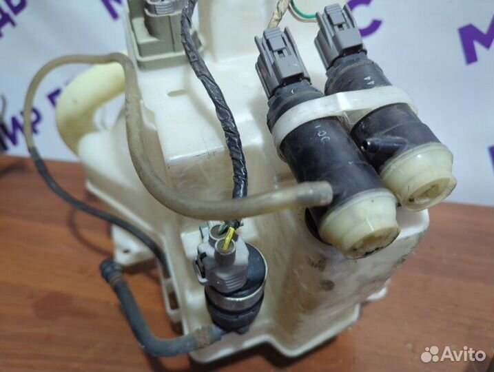 Бачок омывателя лобового стекла передний Subaru