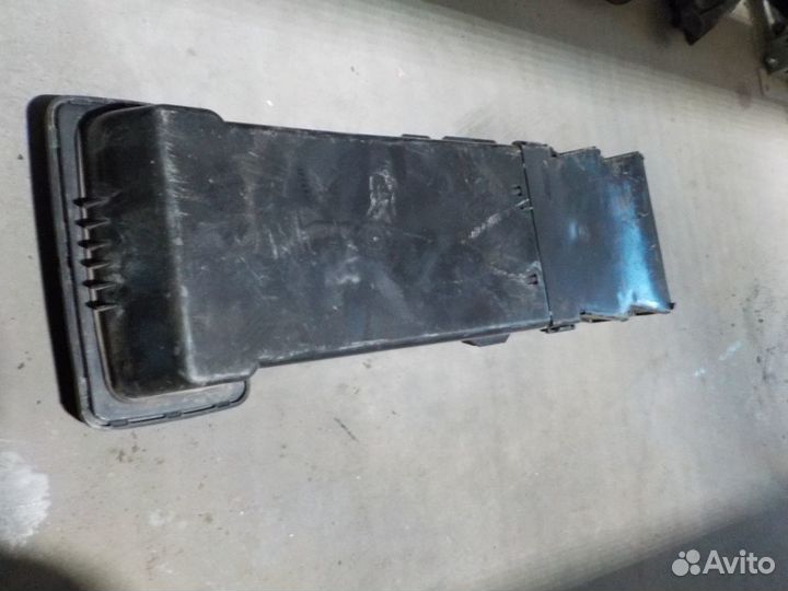 Выпускной дефлектор на задней стенке кабины Scania