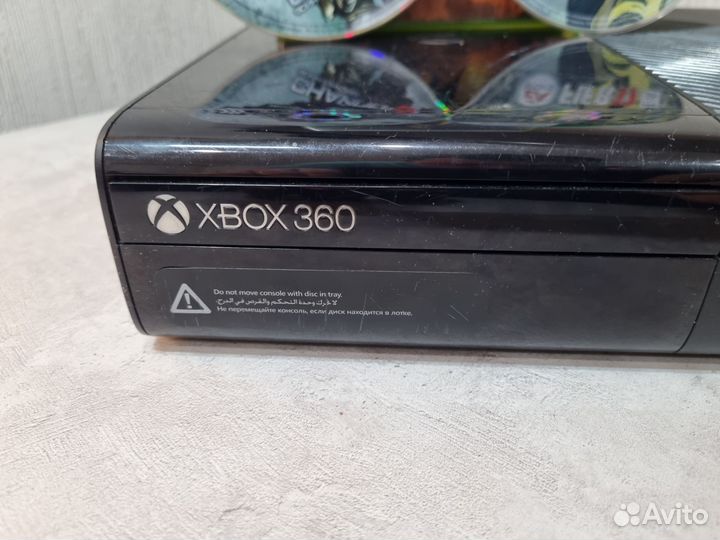 Xbox 360 e + игры
