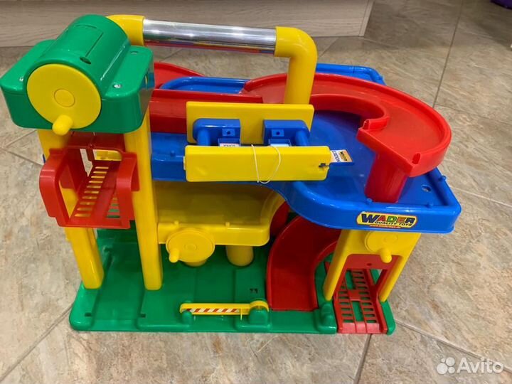 Детские машины и паркинг wader bruder