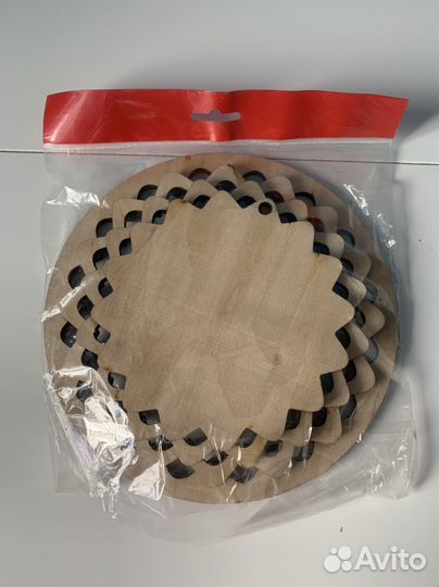 Подарок на 8 марта доска разделочная и тарелка