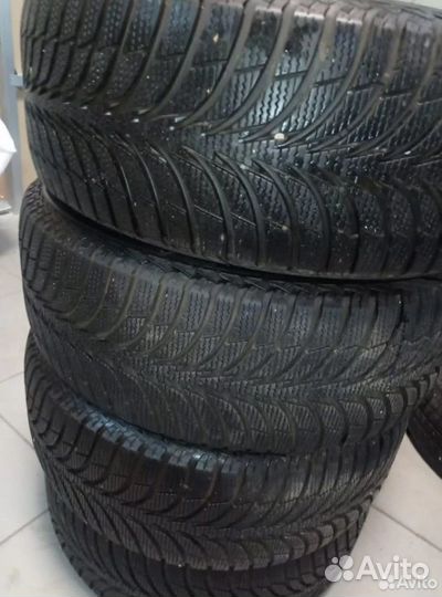Goodyear UltraGrip 215/55 R17