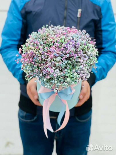 Букет из гипсофилы в коробке, радужная гипсофила