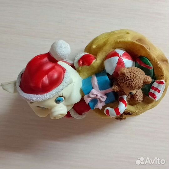 Статуэтка копилка со свинкой