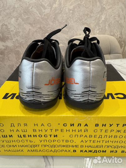 Футбольные бутсы