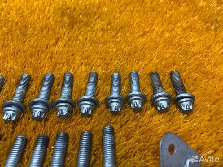 Болты и гайки двс Bmw 6-Series E63 N62B44A 2003