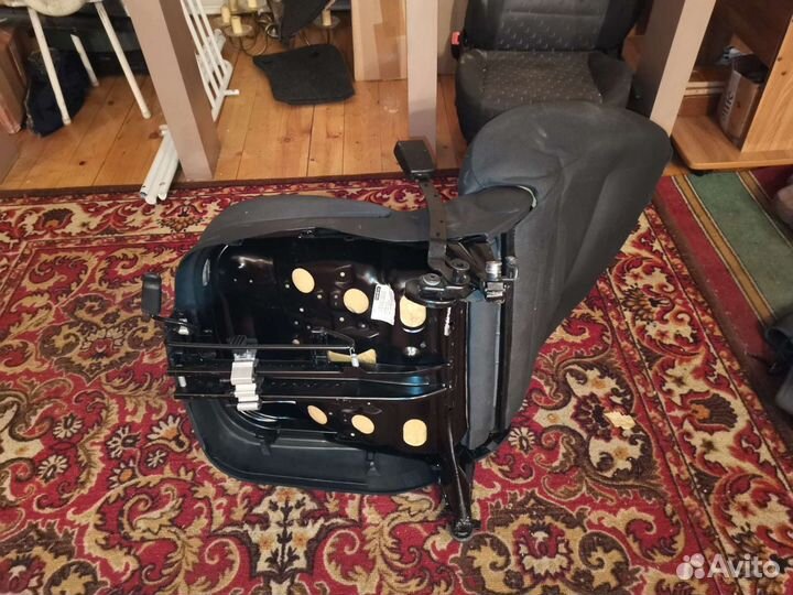 Передние кресла и задний диван Octavia Tour