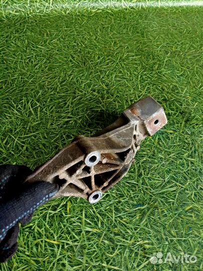 Кронштейн двигателя для Пежо 306 1998г