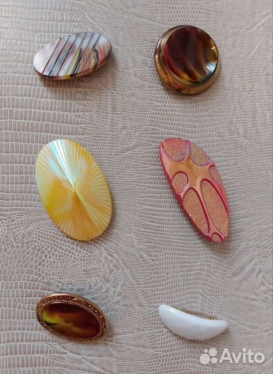 Брошь глушеное стекло