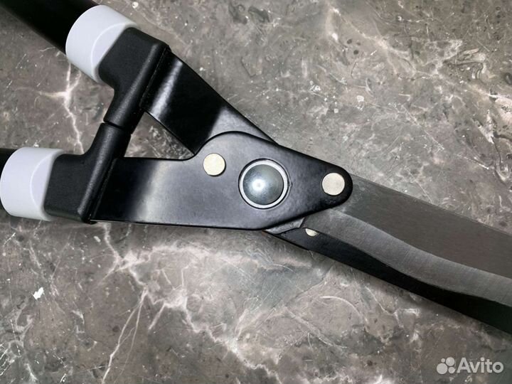 Ручной кусторез Total