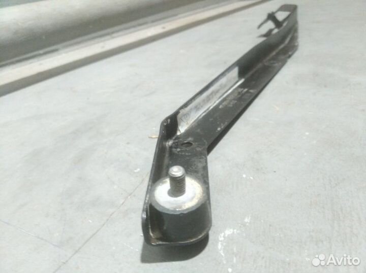 Кронштейн кузова Porsche Cayenne 958 4.8 turbo