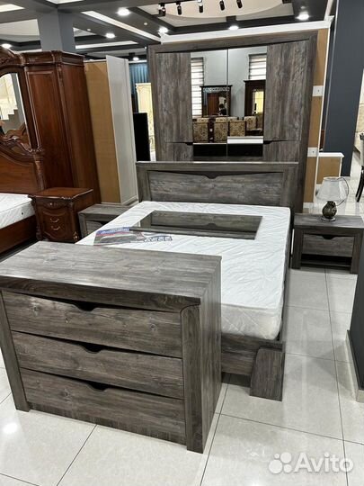 Спальный гарнитур