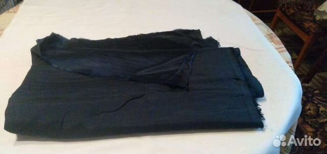 Отрезы тканей и мех на воротник