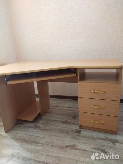 Компьютерный стол угловой