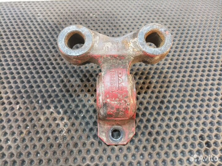 1369369 Кронштейн стабилизатора переднего