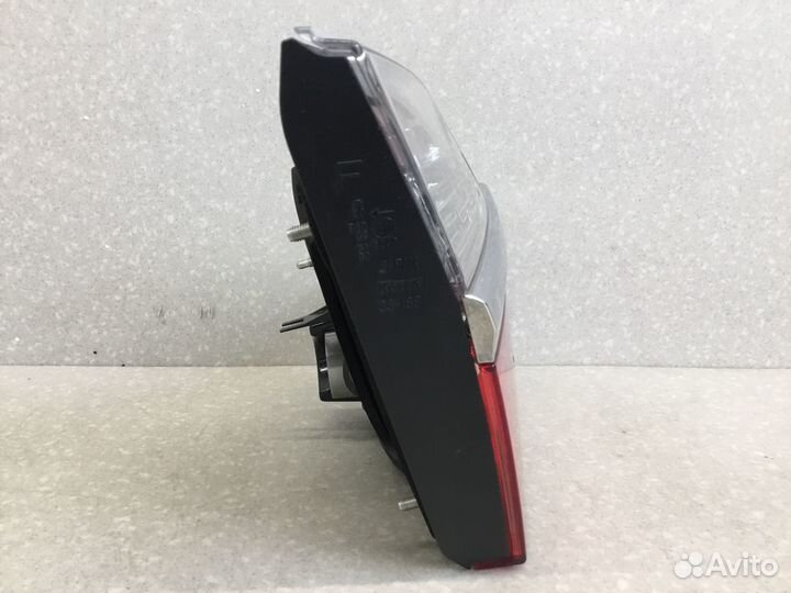 Фонарь задний внутренний левый Toyota Camry XV50 2