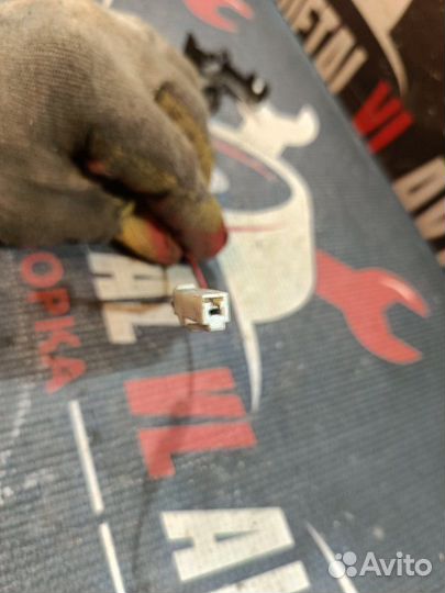 Ответная часть замка крышки багажника задняя