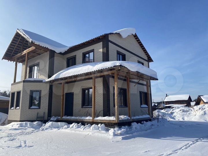 Коттедж 203 м² на участке 12 сот.