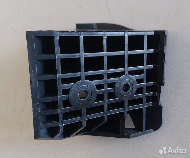 Направляющая ремня безопасности задняя левая audi