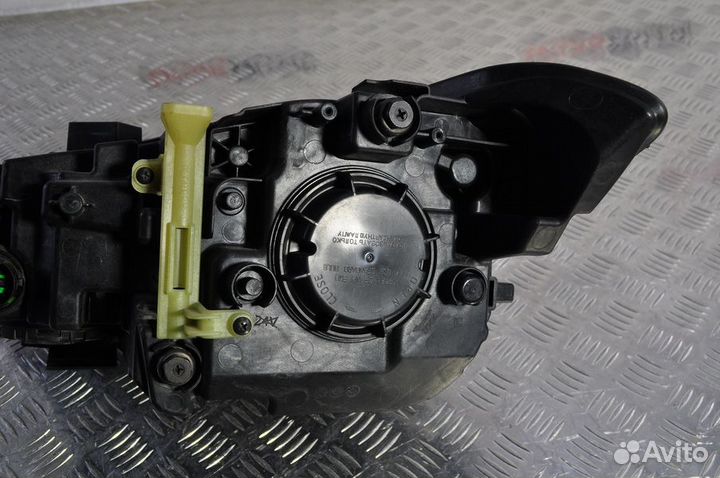 Б/У Фара правая Genesis G70 2017-2021 92102G9100