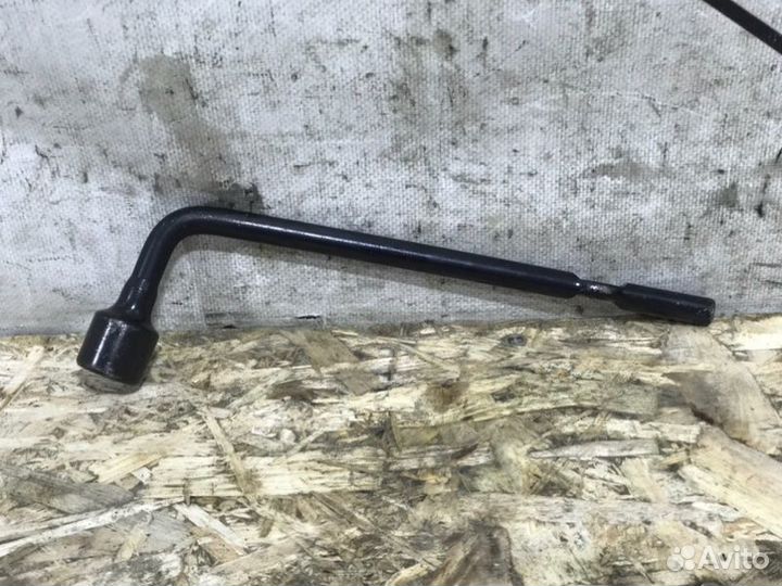 Ключ балонный Hyundai Santa Fe 2