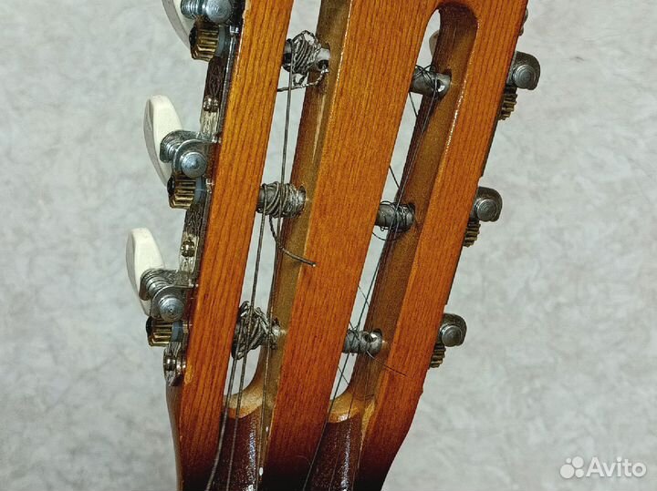 Классическая гитара шестиструнная