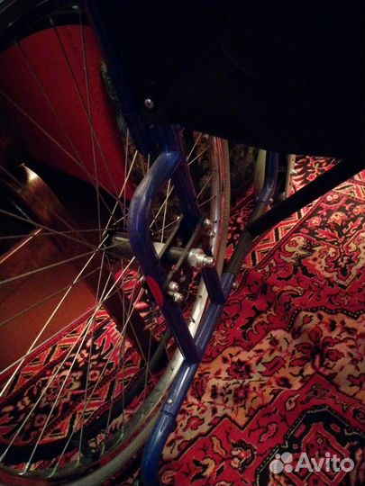 Две инвалидные коляски (комнатная и уличная)