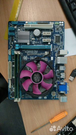 Материнская плата с процессором и памятью