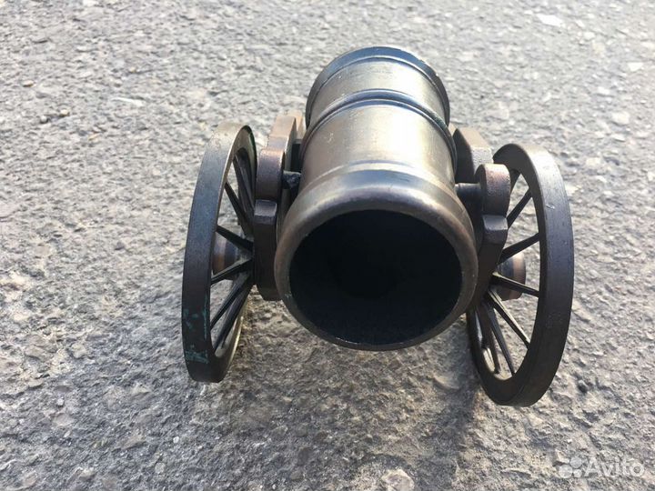 Статуэтка настольная