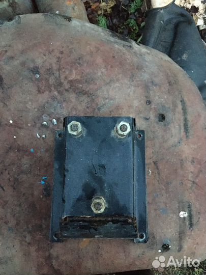 Кронштеин под запаску Хантер