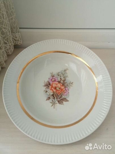 Тарелки и посуда различная