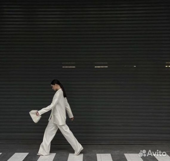 Сотрудник для позирования в шоу румах