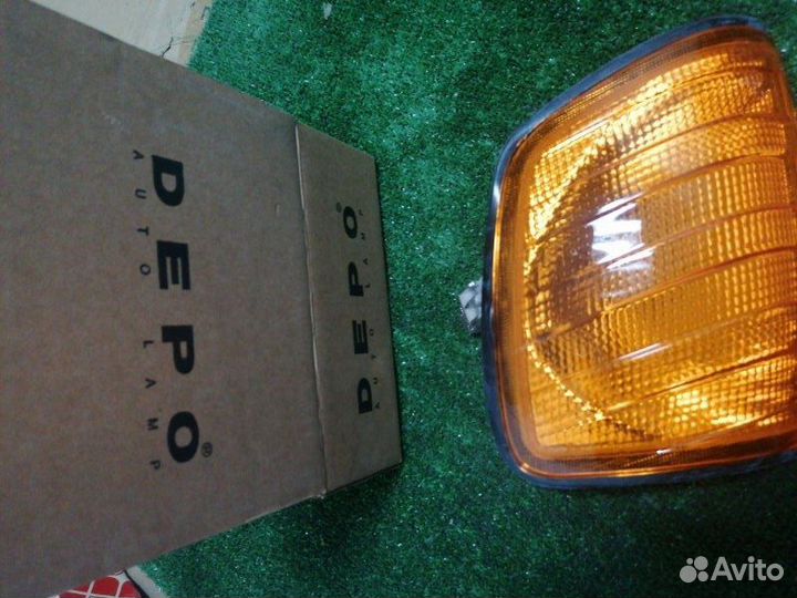 Указатель поворота передний Mercedes Benz W124