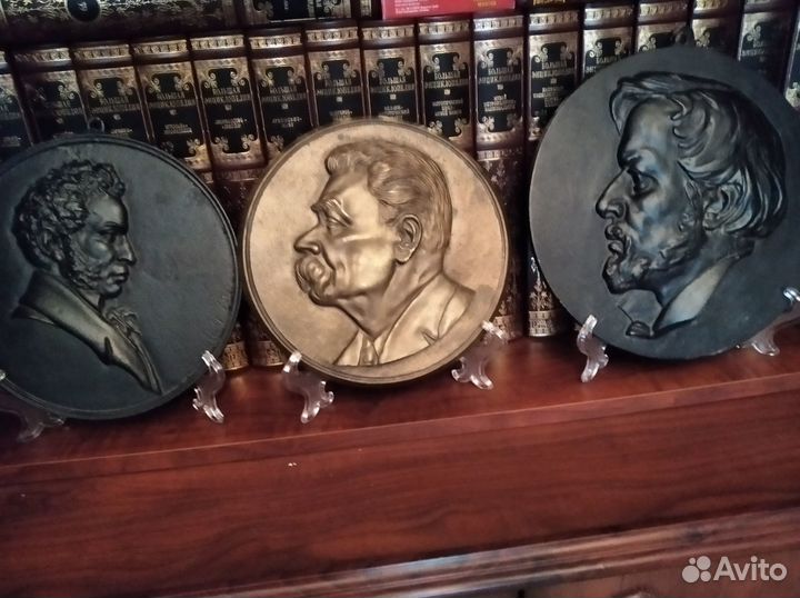 Настенный барельеф