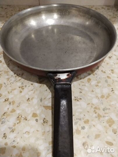 2 Сковороды и одна крышка