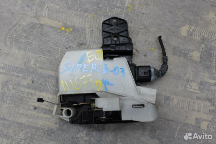 Замок двери передней правой Volkswagen Passat B6 2