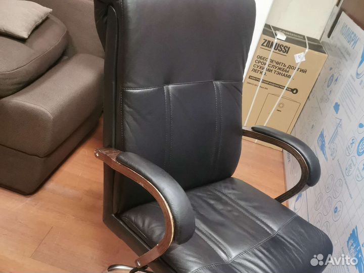 Офисное кресло бу кожаное