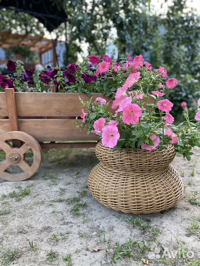 Кашпо из искусственного ротанга