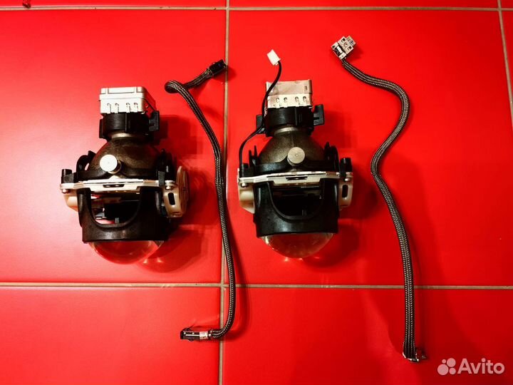 Ксеноновые, адаптивные линзы Volvo XC60 2016