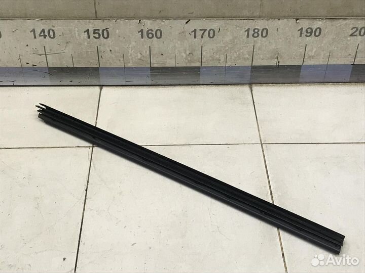 Уплотнитель (внутри) Octavia (A5 1Z) 2004-2013