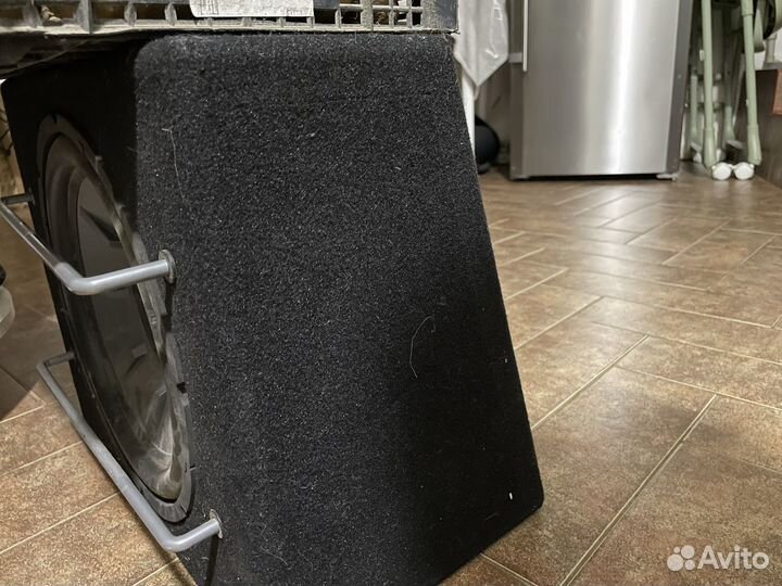 Автосабвуфер jbl