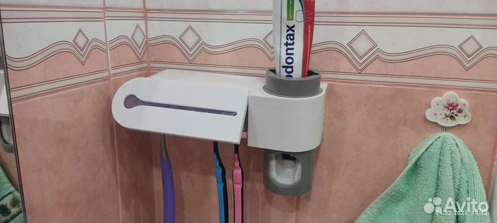 Держатель для зубных щеток и зубной пасты