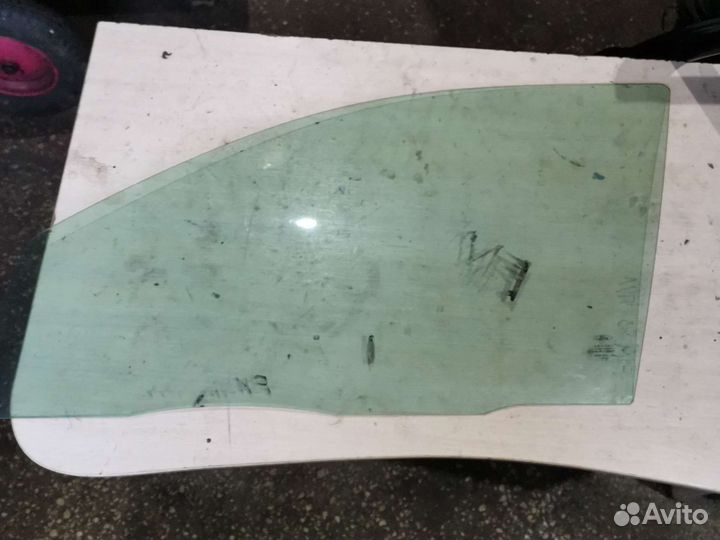 Переднее левое стекло двери Mondeo 3